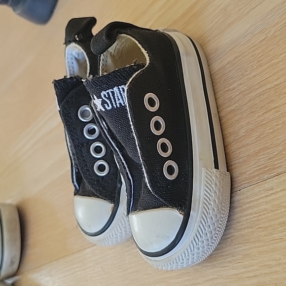 Toddler converse all stars size 2 - Picture 2 of 4